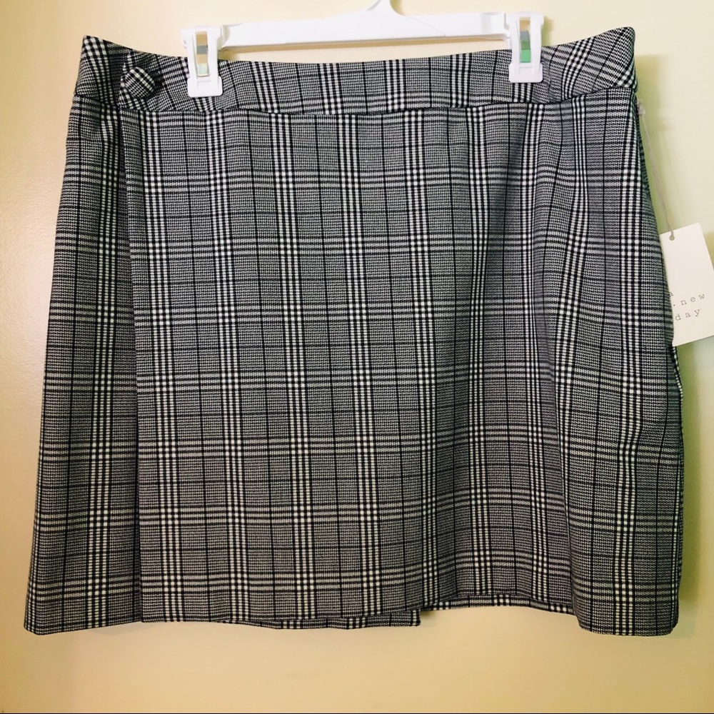 Black and grey plaid skirt.